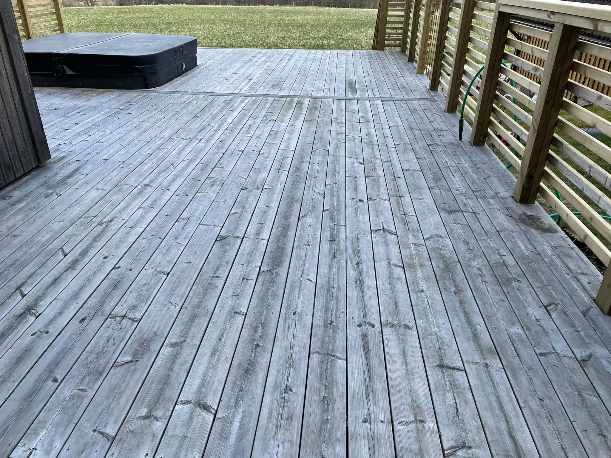 Trall före behandling – grå och smutsig