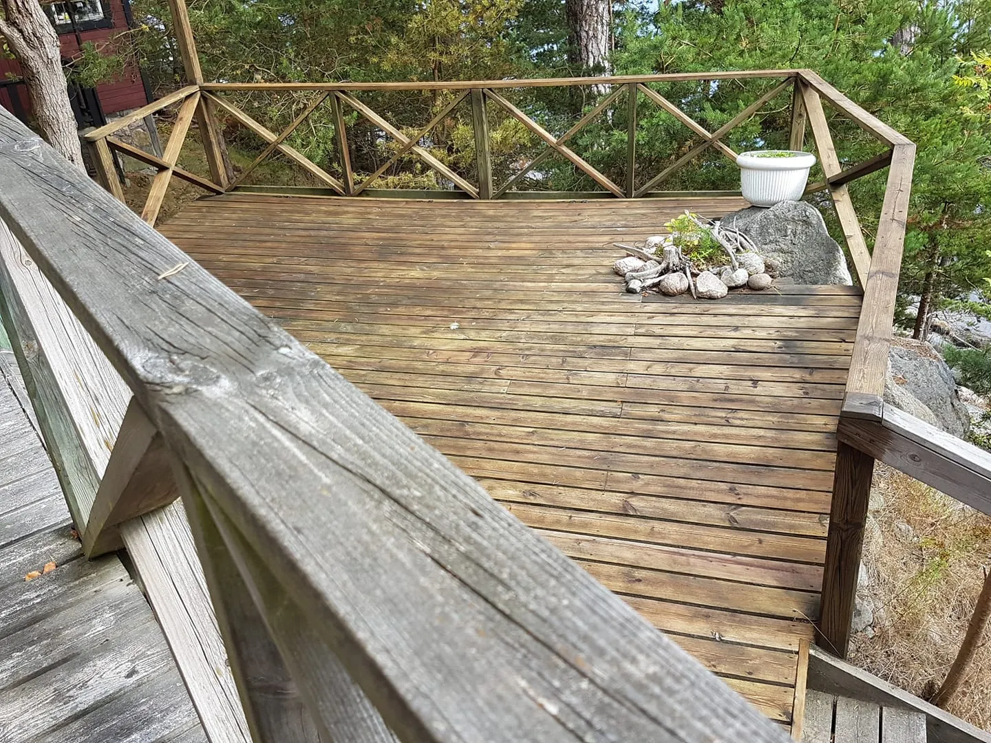 Altan i skogsmiljö – delvis behandlad trall