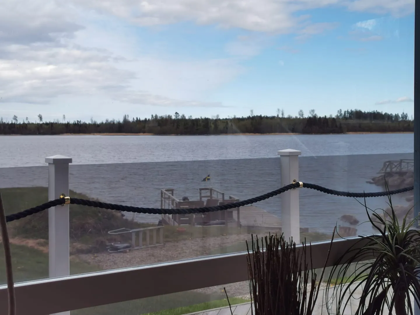 Vindnät kombinerat med handledare av rep.