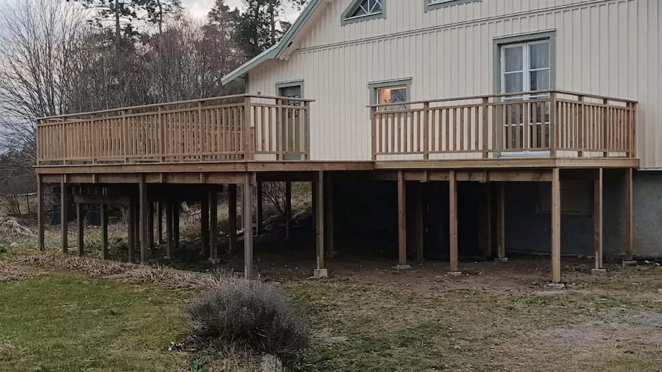 Elias Wiléns upphöjda altan med räcke